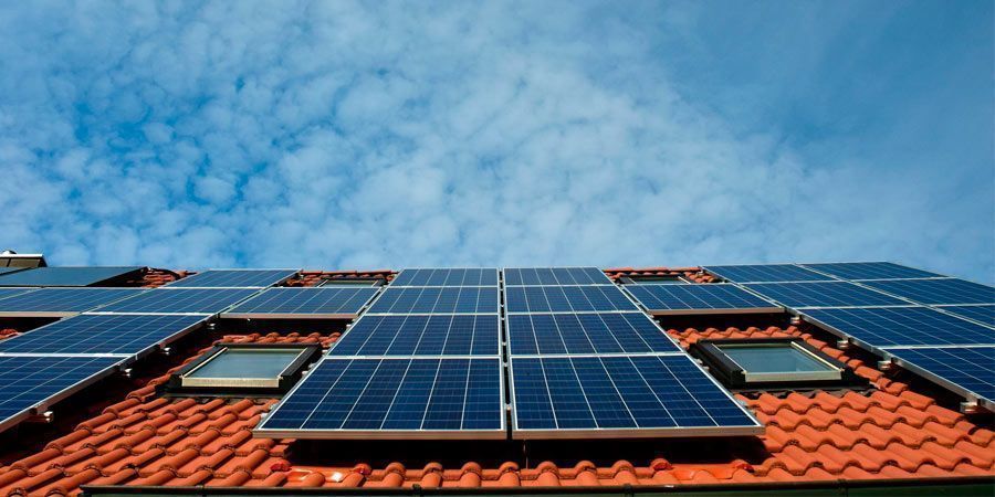 Ampliación de presupuestos para programas de energías renovables y vehículos eléctricos en Ceuta